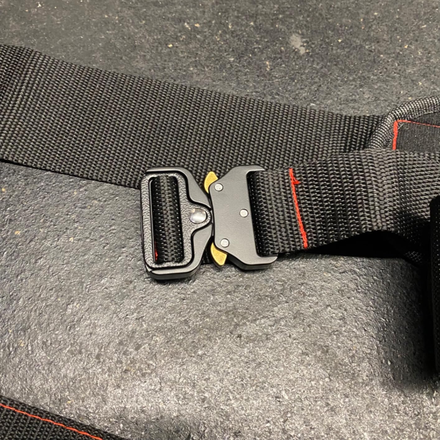 ATENTO Sled Pulling Belt, Adjustable Closure Sled Training Waist Belt,Weight Sled Pull Belt for Tire or Sled Pulling, Squat,Leg Muscles Strength Training, Agility, Resistance Training, Core Power Workout, Belt for Pulling with 2 Pulling Straps & 4 Hooks Included customer photo 1