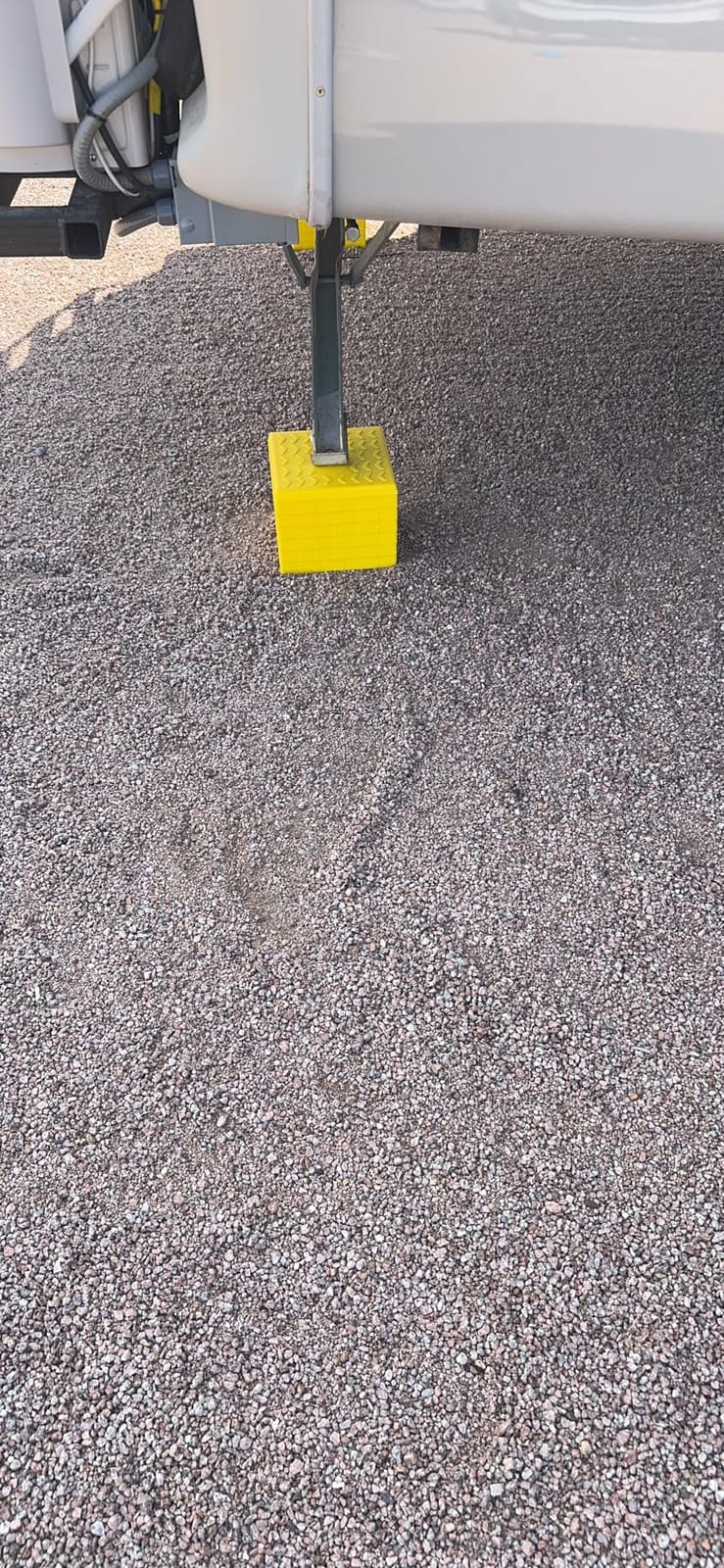 OULEME 12-Pack RV Leveling Blocks, Stackable Camper Trailer Leveler, Yellow customer photo 2