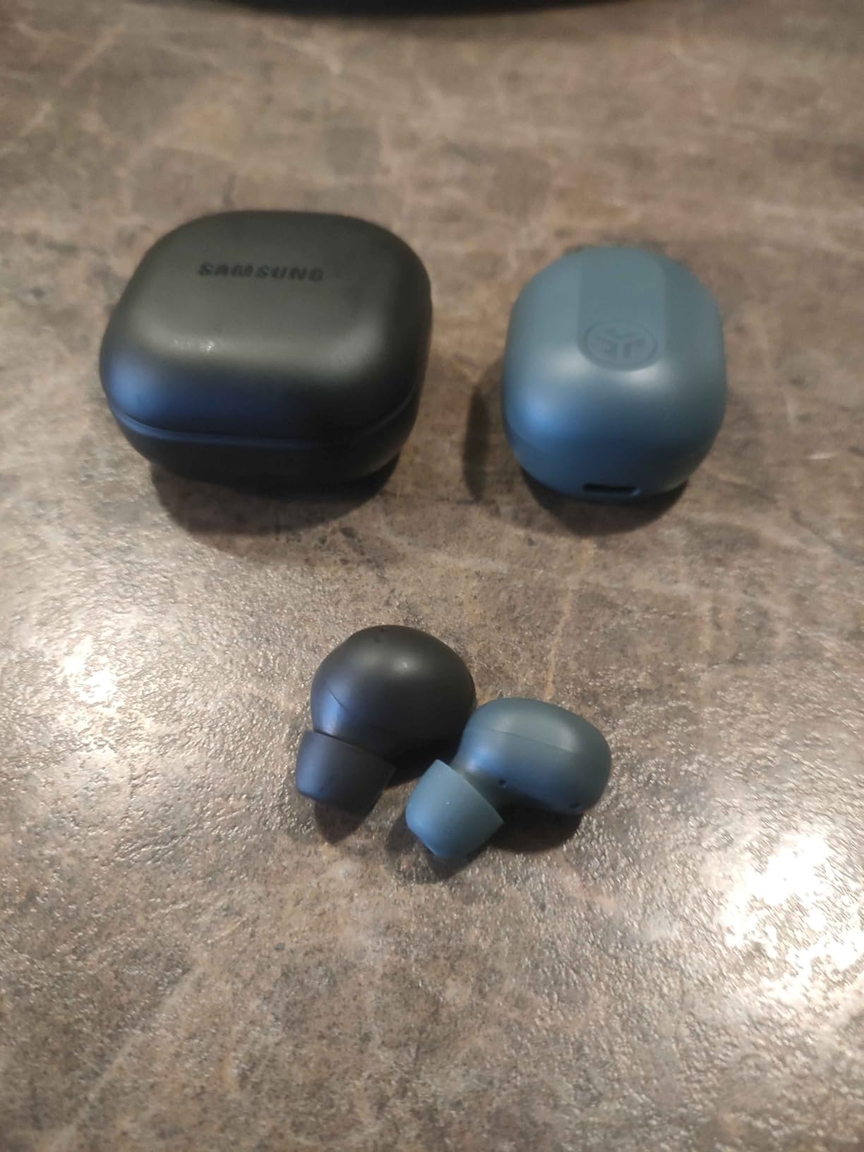 JLab JBuds Mini True Wireless Bluetooth Earbuds + Charging Case, Charcoal Black customer photo 1