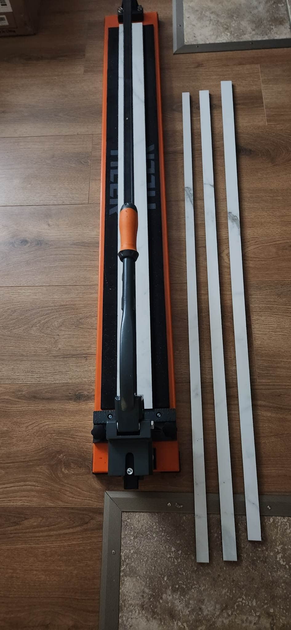 TILER 17 Inch Manual Tile Cutter, Professional Porcelain Ceramic Tile Cutter with Chrome Plated Solid Rails, Bonus 2pcs Spare Tungsten Carbide Cutting Wheel, Adjustable Fence Gauge, Anti-Skid Feet customer photo 1