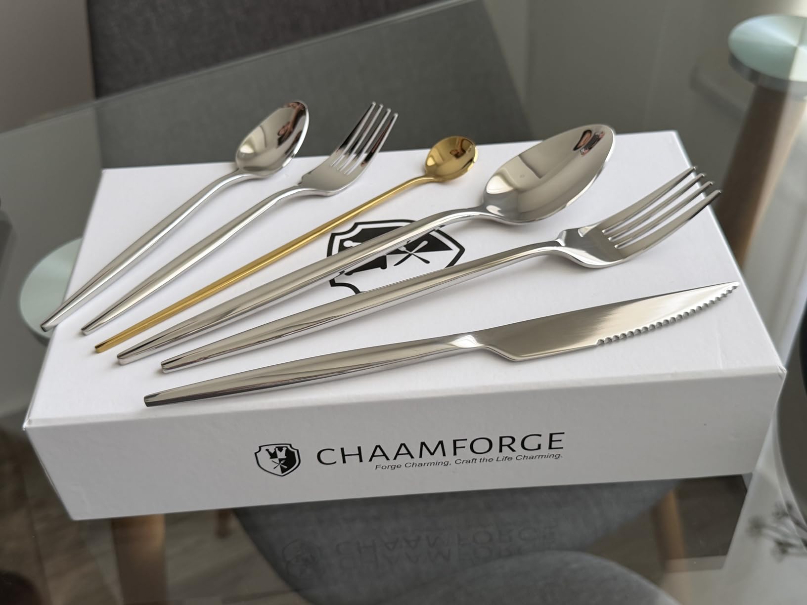20 Piece Luxury Silverware Set for 4 Gold Mirror-Polished 18/10 Stainless Steel Heavy Flatware Set Modern Cutlery Set Knife/Fork/Spoon with Gifts for Home & Restaurant customer photo 1