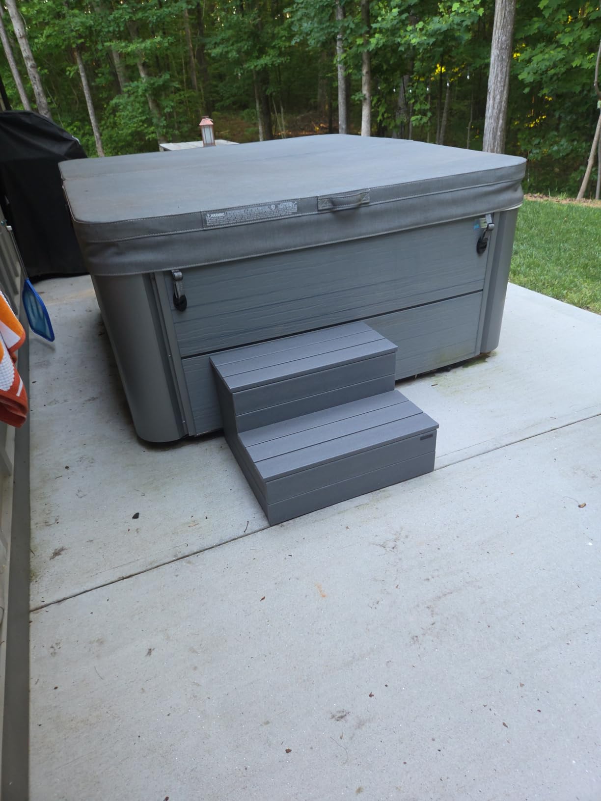DENKOE Hot Tub Steps - Wood-Looking Plastic, 100% Waterproof, Gray Non-Slip, Heavy Duty Outdoor Spa Stairs - Multi-Use for Porch, Fits Any Size customer photo 2