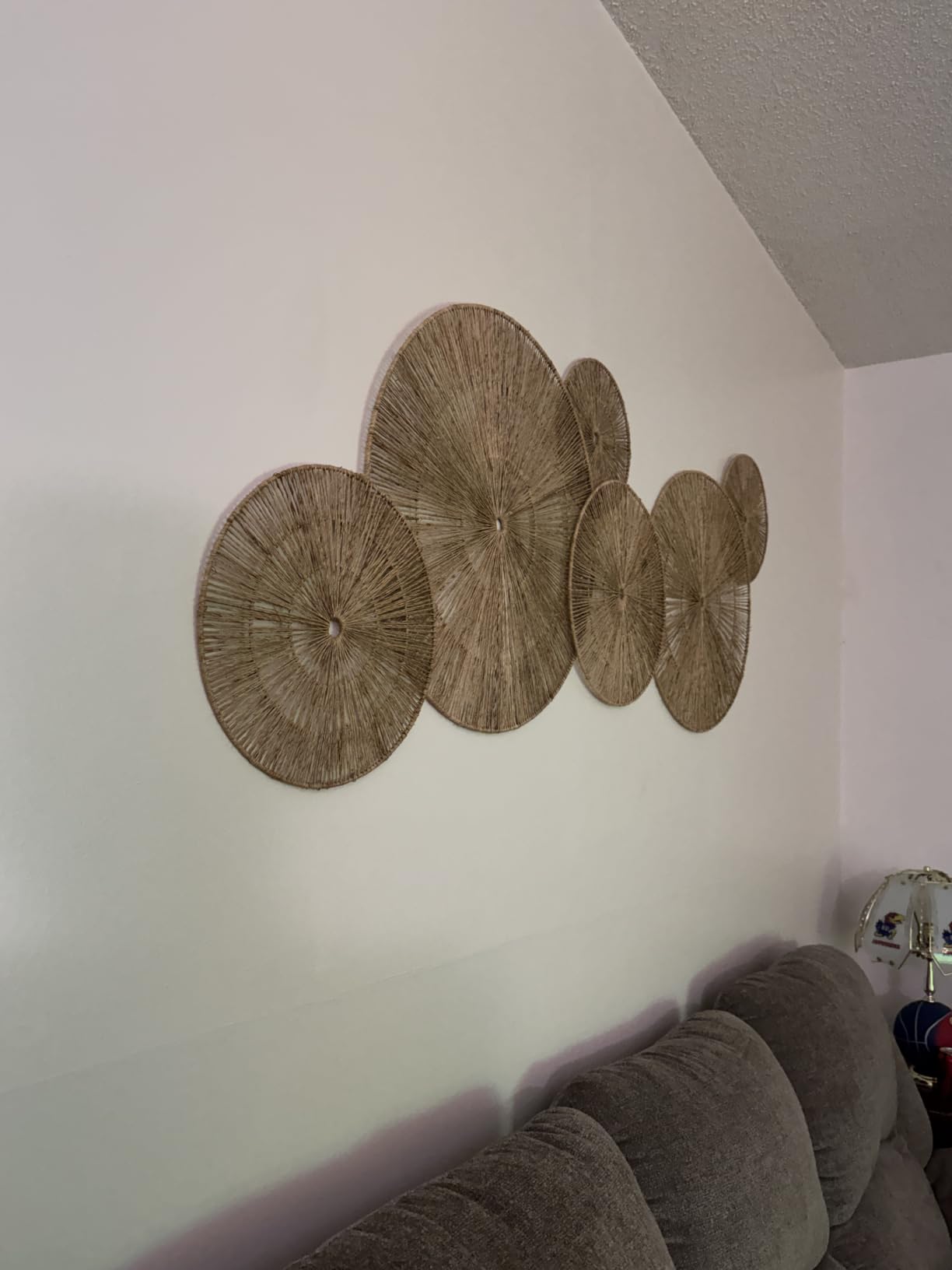 CHI AN HOME Wicker 23 Inch Jute Wall Decor Baskets, Set of 6 Extra Large Woven Jute Wall Plates, Decorative Baskets for Wall Arts, Boho Wall Art for Living Room, Bedroom, Entryway customer photo 2