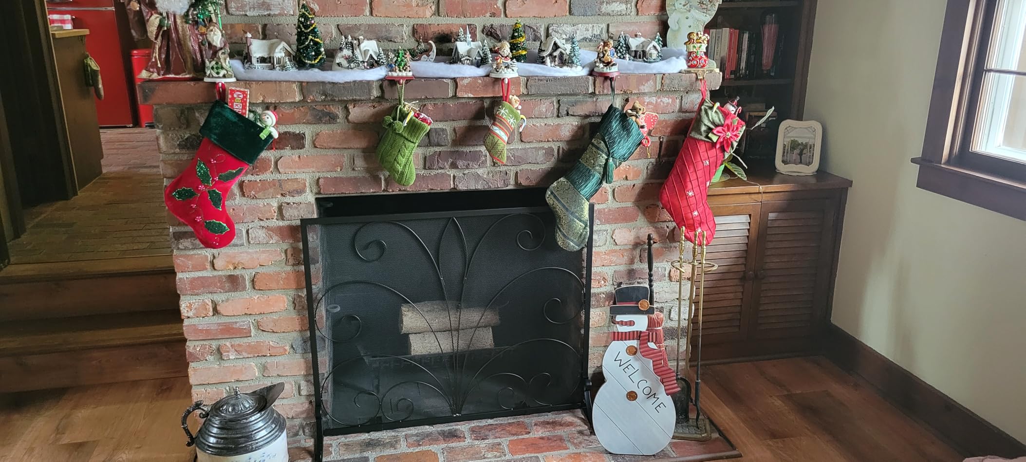 Fire Beauty Wrought Iron Single Panel Fireplace Screen Spark Guard for Home | Stable Dual Feet Structure, Fine Woven Mesh Blocks Sparks, Suitable for Families With Kids And Pets customer photo 2