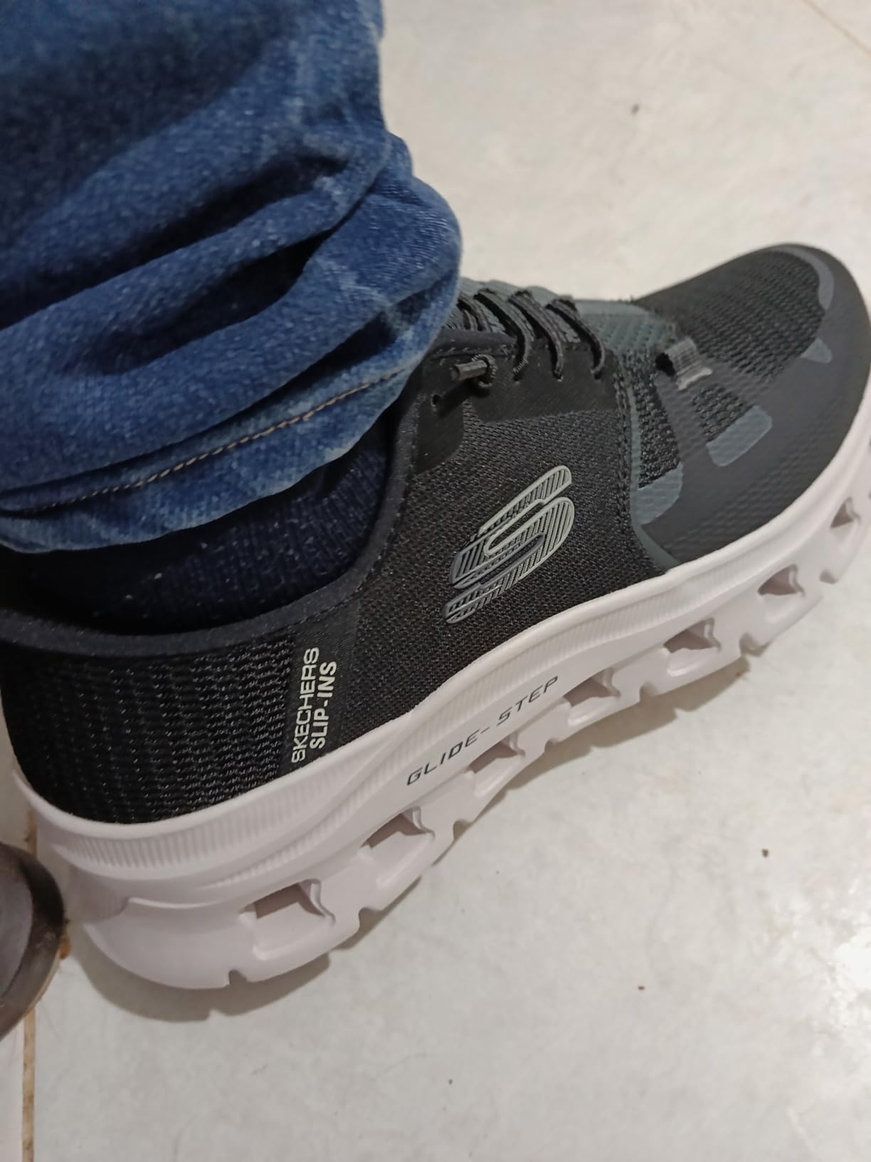 Skechers Men's Glide-Step Pro Hands Free Slip-ins Sneaker | Hands Free Slip-ins, Glide-Step, Air-Cooled Memory Foam, Machine Washable, Vegan, Geometric Midsole customer photo 2