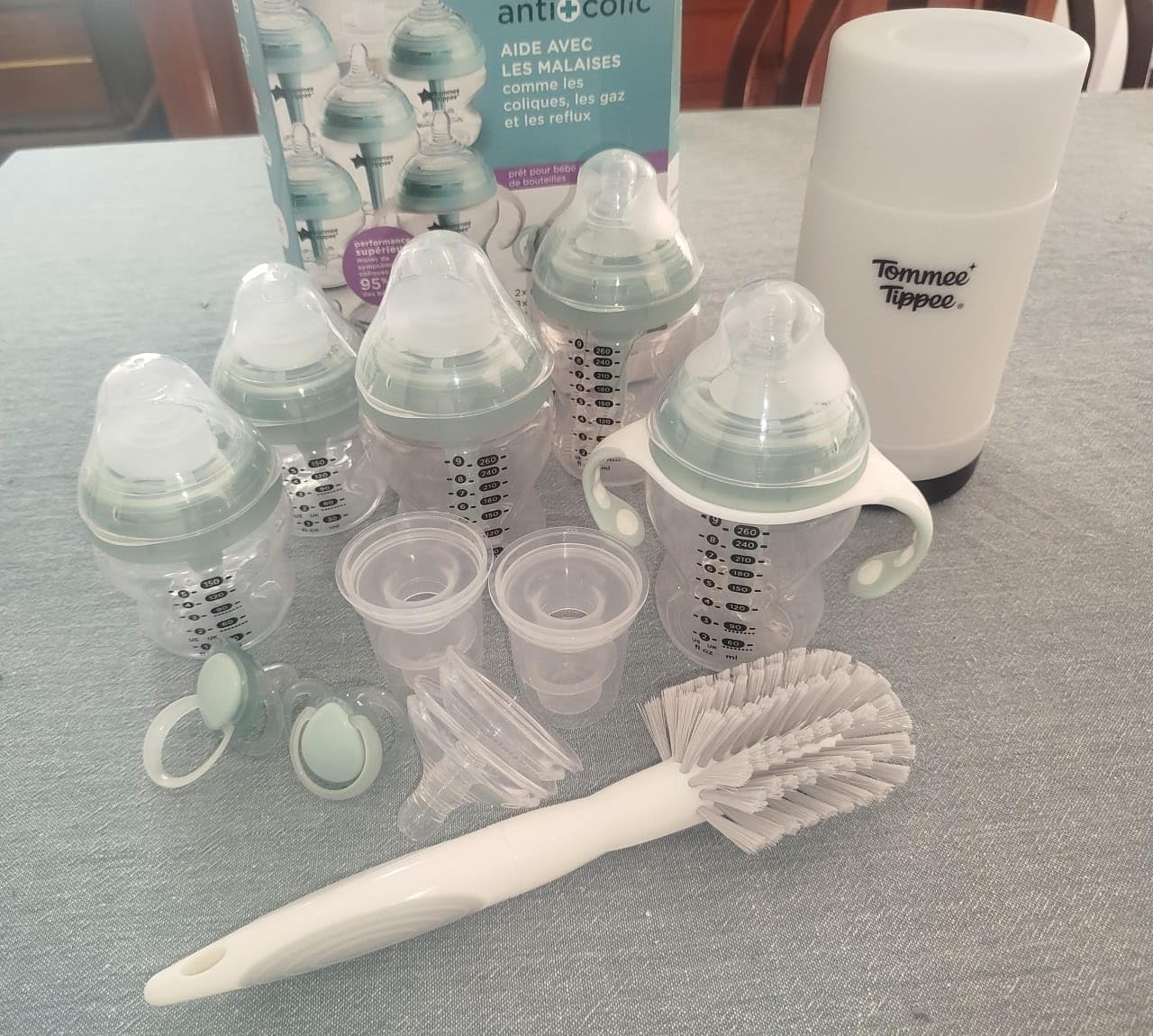 Tommee Tippee Advanced Anti-Colic Baby Bottle Set, Newborn 0m+ | 12 Pieces, 5oz & 9oz BPA Free Bottles, Slow & Medium Flow Nipples customer photo 2