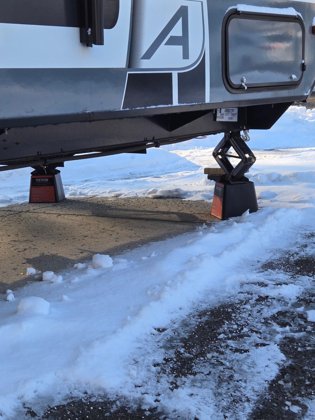 VEVOR Trailer Jack Block, 6000 lbs Capacity per RV Leveling Block, Polypropylene RV Camper Stabilizer Blocks, RV Travel Accessories Use for Any Tongue Jack, Post, Foot, 5th Wheels, 4-Pack customer photo 1
