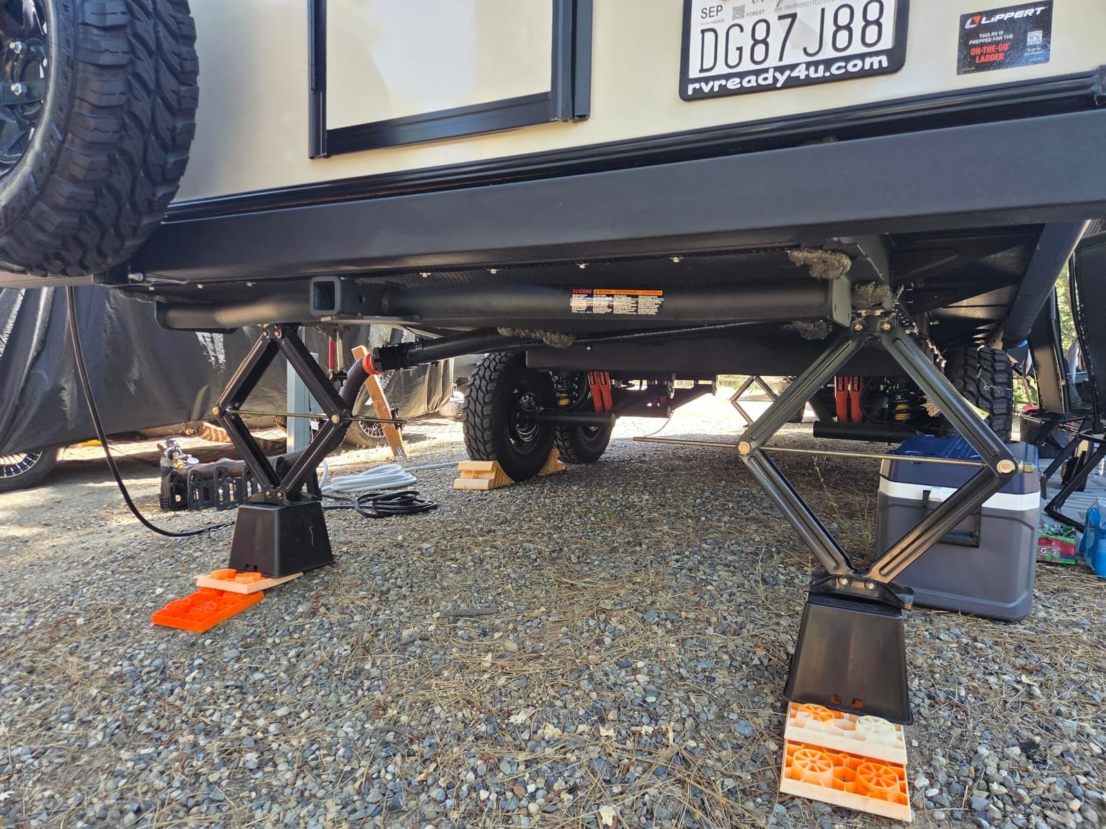 VEVOR Trailer Jack Block, 6000 lbs Capacity per RV Leveling Block, Polypropylene RV Camper Stabilizer Blocks, RV Travel Accessories Use for Any Tongue Jack, Post, Foot, 5th Wheels, 4-Pack customer photo 2
