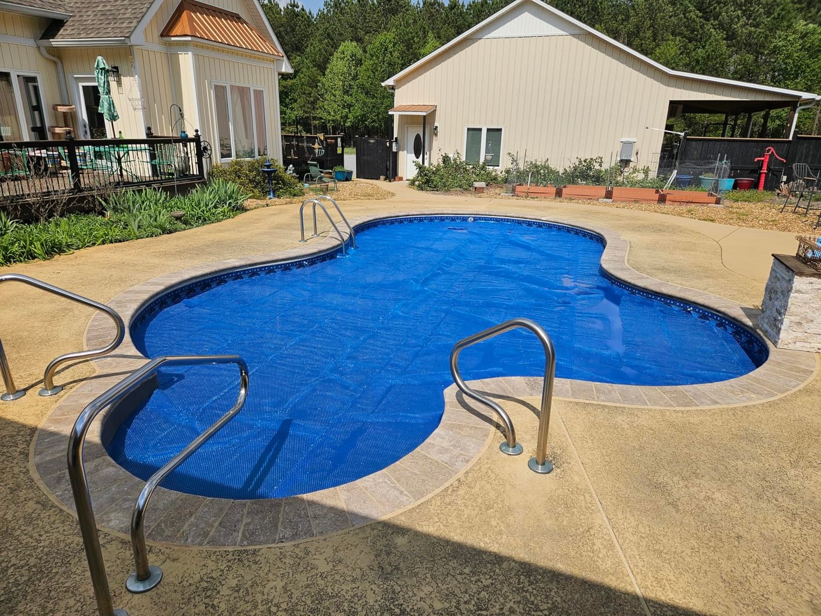 VINGLI 12x24ft Solar Pool Cover 12mil Rectangle Blue | Heats Retaining / Cuts 95% Evaporation / 12mil PE Resists Tears / Bubble Core Traps Heat / Easy to trim & install customer photo 2