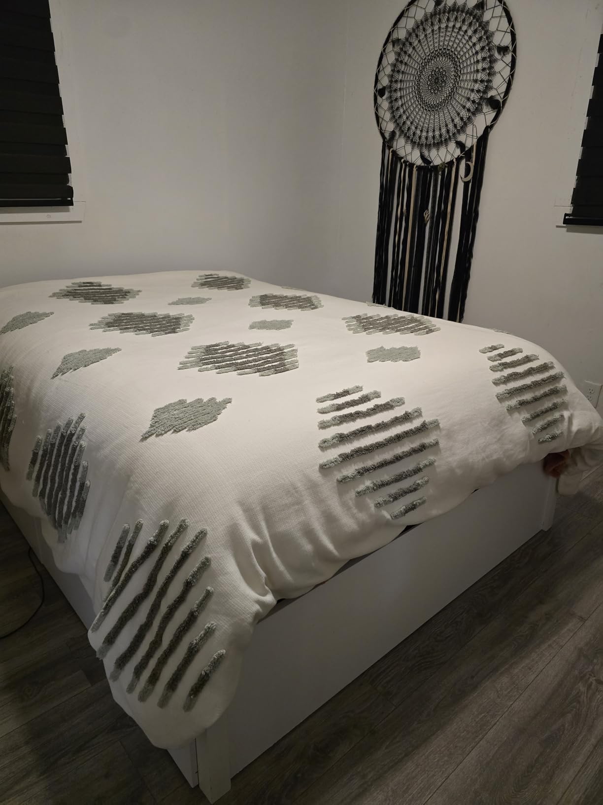 Bedsure Comforters Queen Size Duvet Insert, Quilted Down Alternative Comforter, Ultra Soft Lightweight Comforter Blanket for Bed, with 8 Tabs, Machine Washable, 88x88 in, White customer photo 2
