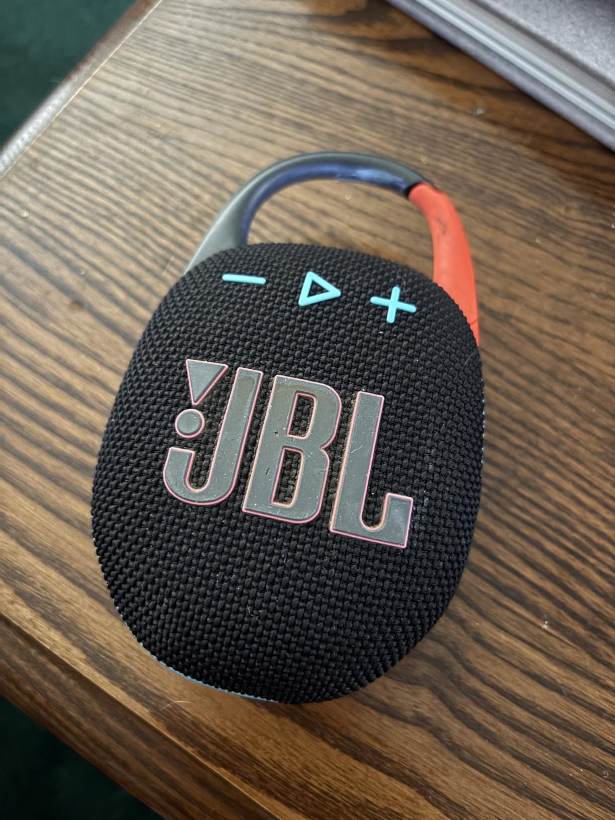 JBL Clip 5 - Ultra-Portable Waterproof Speaker | Ultra-portable JBL Pro Sound, Redesigned carabiner, Up to 12 hours of playtime plus 3 hours with Playtime Boost customer photo 2