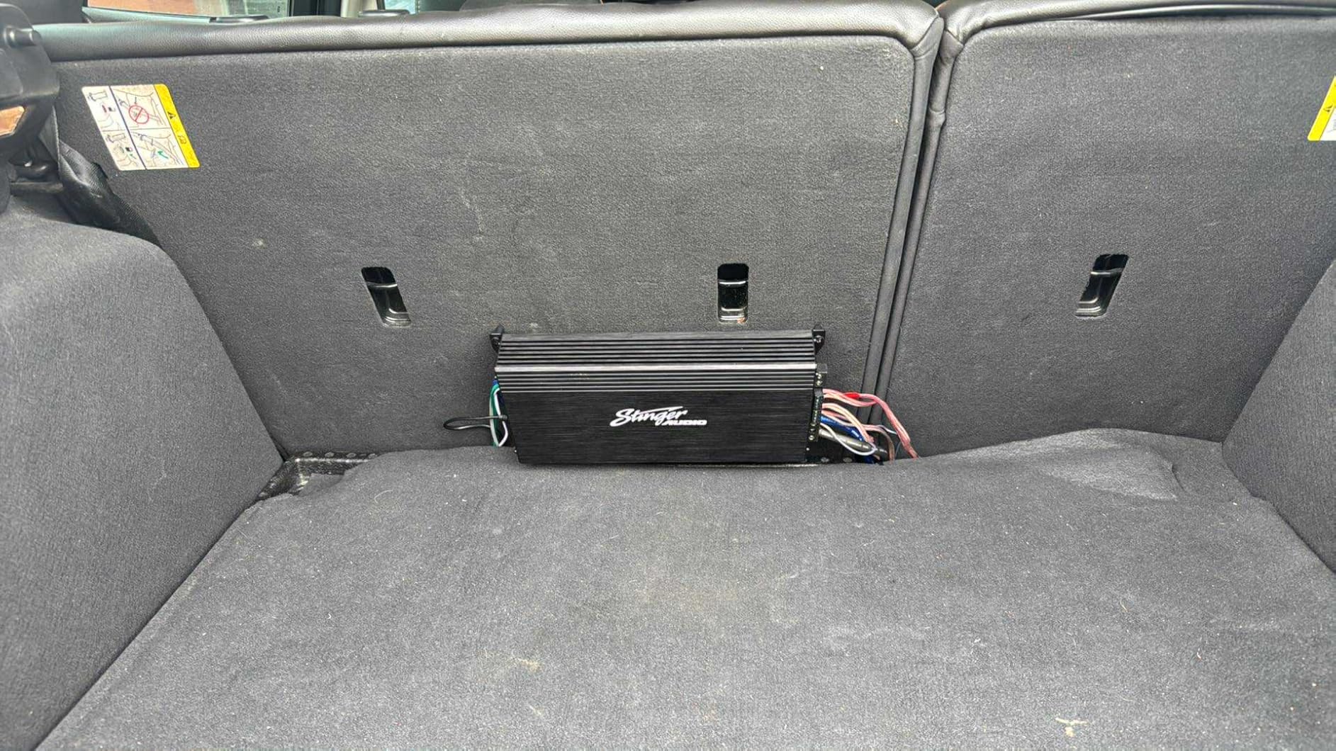 Stinger Audio MT-1000.5 Compact Digital Class D 1200W RMS 5-Channel Car Audio Amplifier with Bass Knob Remote Control, Bass Boost, HEXFET MOSFET, High/Low Pass Crossover, Subsonic Filter customer photo 1