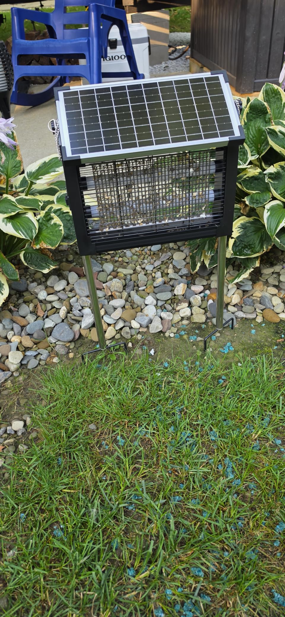 Solar Bug Zapper 4500V, Waterproof Mosquito Zapper Fly Traps Outdoor Patio customer photo 2