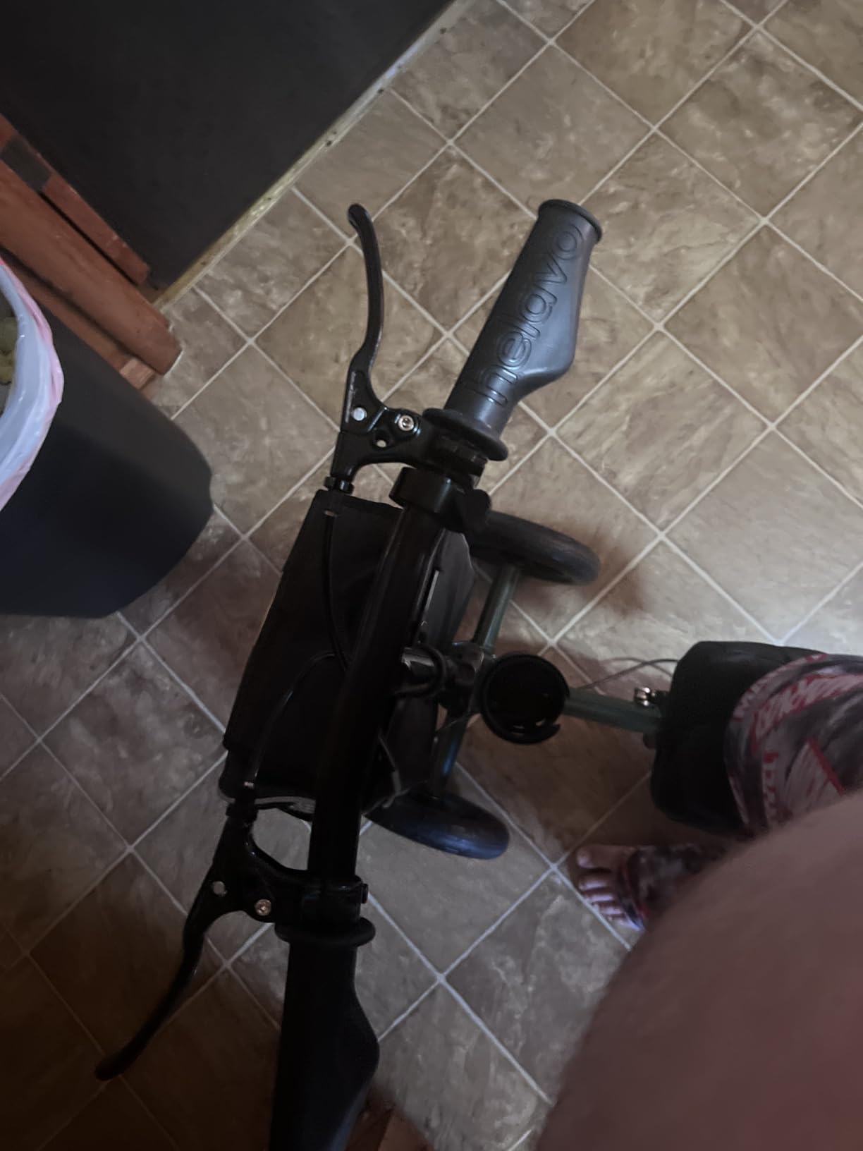 Helavo All-Terrain Knee Scooter for Broken Foot, Crutches Alternative | 2 Knee Pads Included, Scooter for Seniors with Suspension, 10
