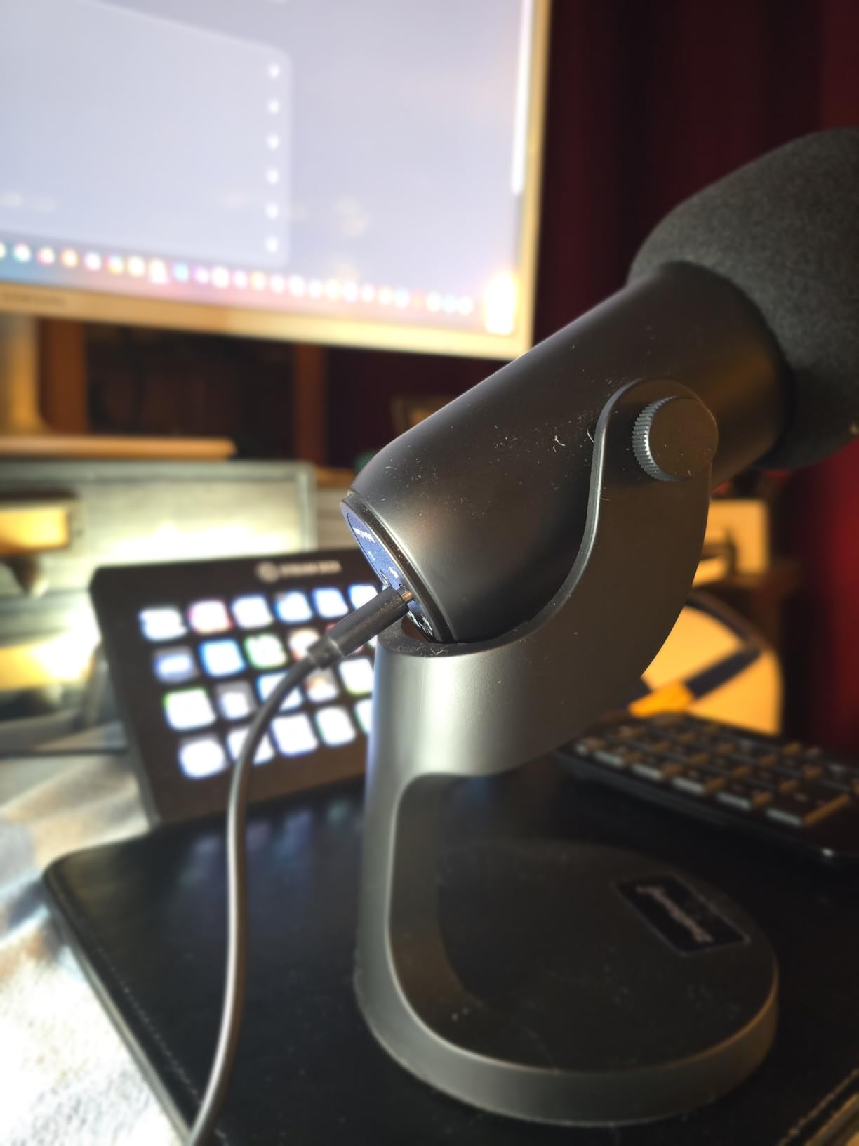 ZealSound Podcast Microphone for PC, USB Mic with Noise Reduction, Tap-to-Mute, Gain & Echo Controls, Zero-Latency Monitoring, RGB Lighting for Mac, iPhone, iPad, Live Streaming & Voice-Over K66 Pro customer photo 1