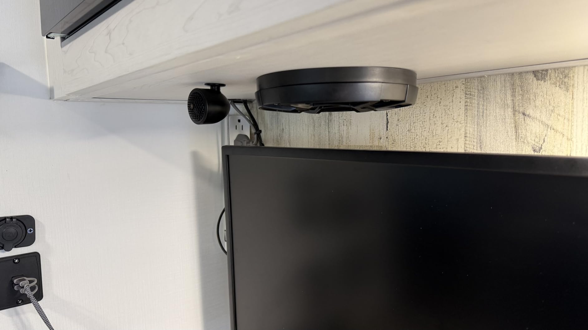 51KST2004 - KST200 .75-Inch tweeters w/x-Overs and Swivel mounts, 4ohm, Pair | Crisp high-frequency detail, flexible aiming angles, clean component upgrade, car marine and powersports use, 3/4 inch size customer photo 1