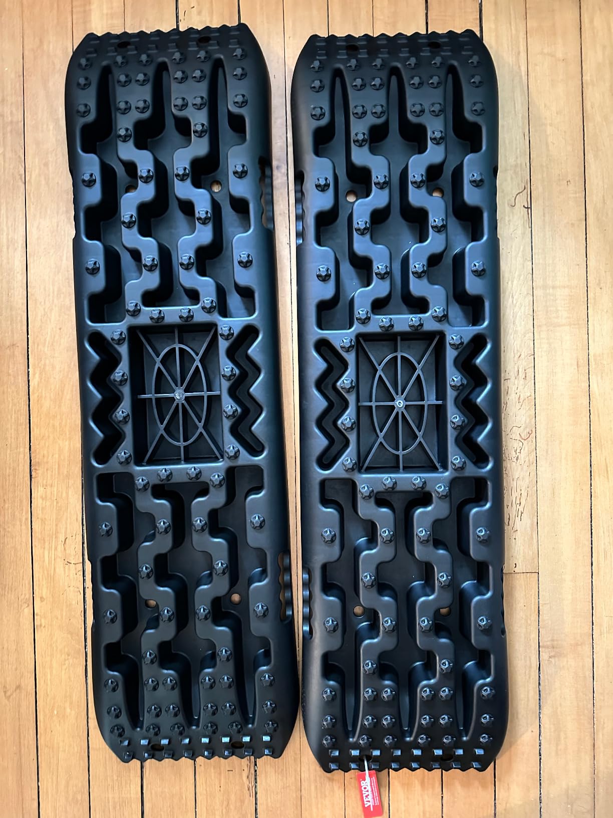 VEVOR 10 TON Traction Boards with PP Material, Recovery Boards for Off-road Vehicles/Cars/Pickups/SUVs/RVs, Pair Tire Traction Mats on Snow, Sand, Mud and Loose Terrain, Storage Bag, Long, Black customer photo 2
