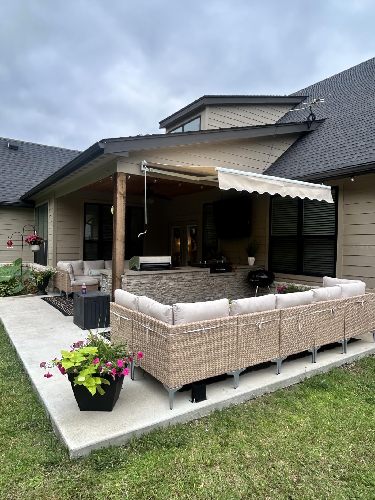 Yardenaler 12x10 FT Manual Retractable Outdoor Patio Awning, Window Sun Shade Shelter with Crank Handle & Canopy for Deck, Backyard, Garden, Balcony, Gray customer photo 1