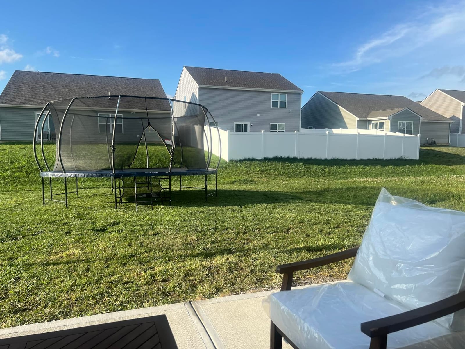 Lyromix 12 14 15 16FT Outdoor Trampolines for Kids and Adults, Pumpkin Trampolin with Curved Poles, Recreational Trampolin with Basketball Hoop and Safety Enclosure Net for Kids and Adults customer photo 2