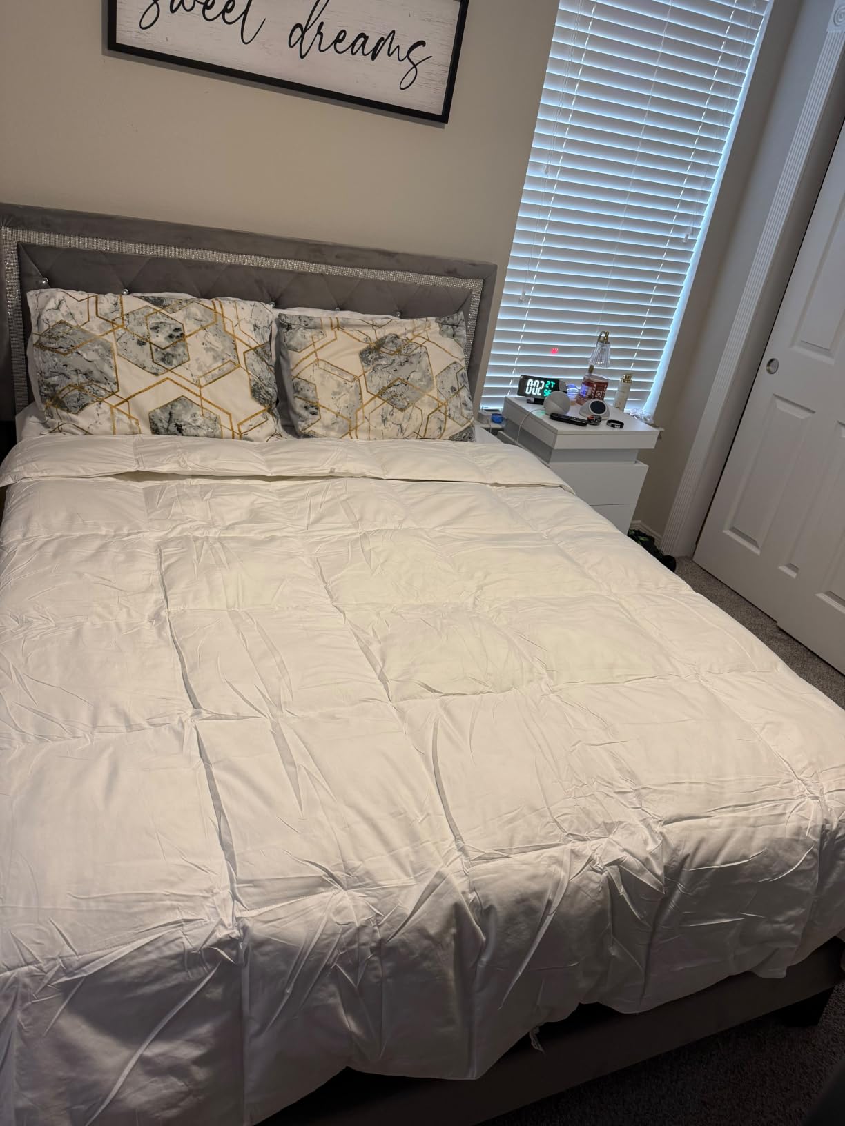 Hotel Grand Luxury White Goose Feather Down Fiber Comforter Full Queen Size, 100% Cotton All Season Duvet Insert Queen, Medium Warmth Bedding Comforter with 8 Corner Loops, White 90x90 Inch customer photo 2