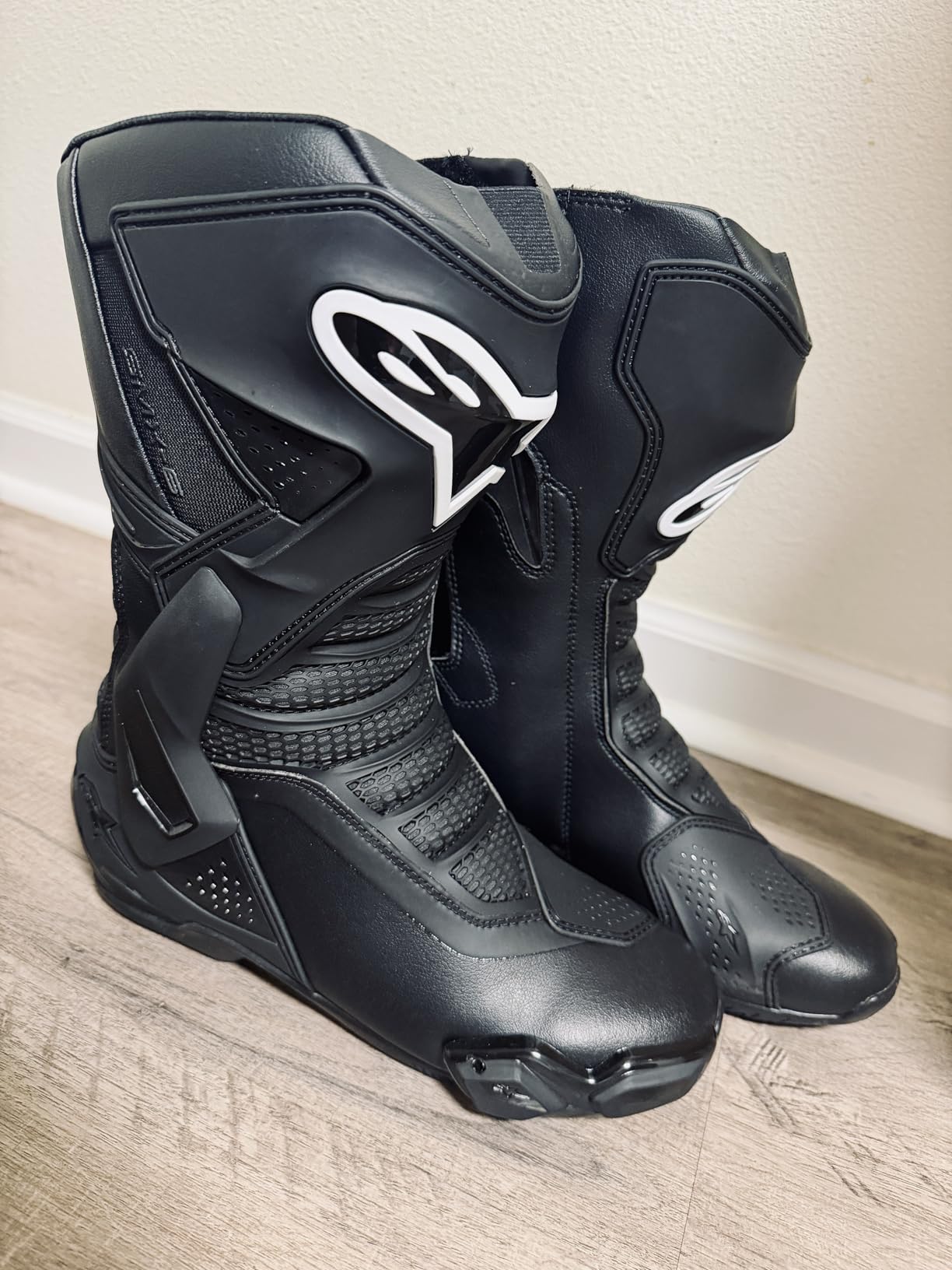 Alpinestars SMX-6 V3 Motorcycle Boots, High-Speed Protection & Comfort - CE Certified, Replaceable Toe Sliders, Enhanced Ankle Protection, Breathable & Lightweight Design customer photo 1