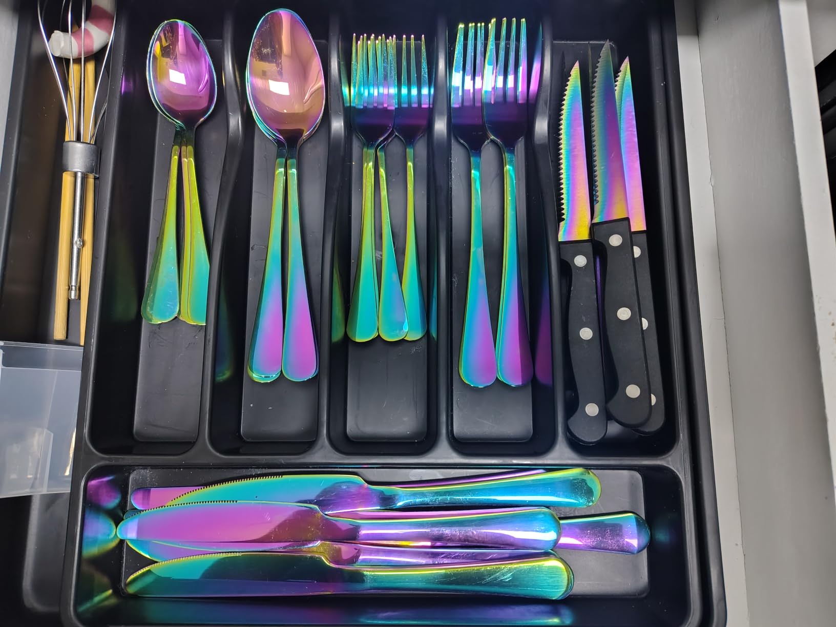 PHILIPALA 20 Piece Silverware Set, Stainless Steel Flatware Set for 4 Food Grade Novelty Flatware Cutlery Utensil Set Include Knife Fork Spoon Mirror Polished Dishwasher Safe customer photo 2