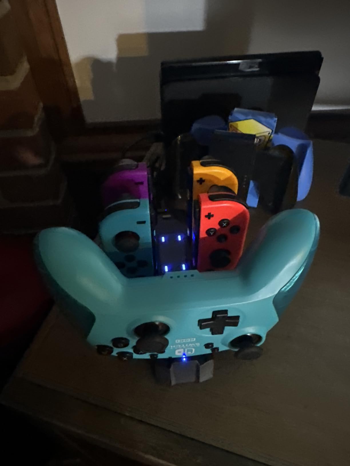 Switch Controller Charger Station 6-in-1 customer photo 1