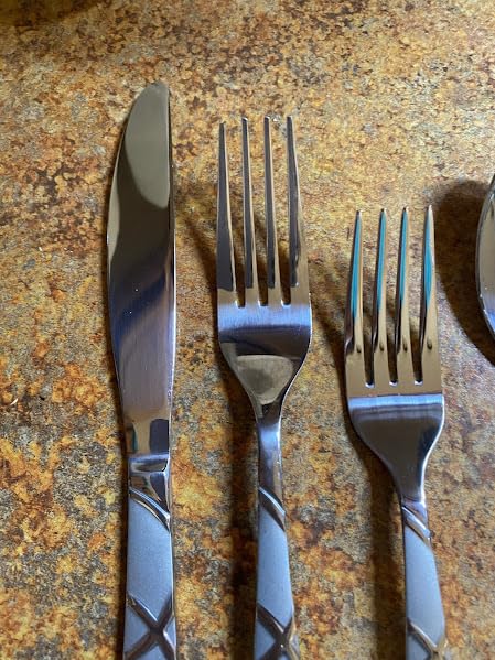 HIKAA Silverware Set, 30-piece Stainless Steel Flatware Set Cutlery Set for 6, for Kitchen, Home, Wedding, Party, Mirror Polished and Dishwasher Safe customer photo 2