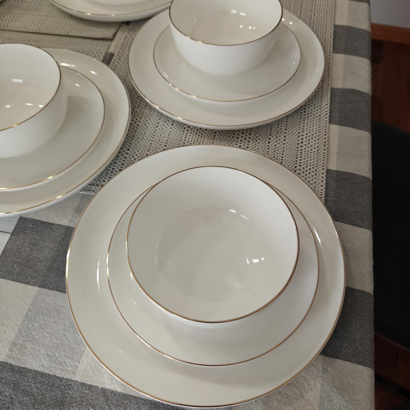 Perlaceo Luxurious Collection of 12-Piece White with Gold Rim Bone China Dinnerware Set - Lightweight and Durable - Service for 4, Including Dinner Plates, Salad Plates, and Cereal or Soup Bowls customer photo 1