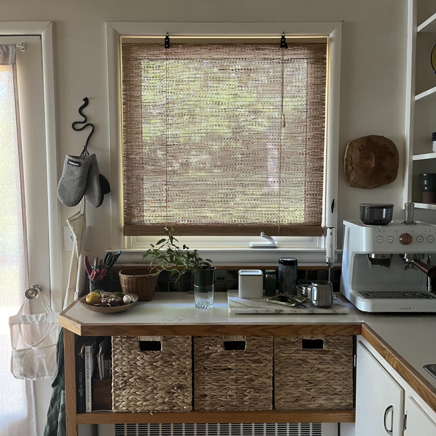 BAYUE Bamboo Blinds for Interior Windows, Roll Up Light Filtering, 23x48 in customer photo 1