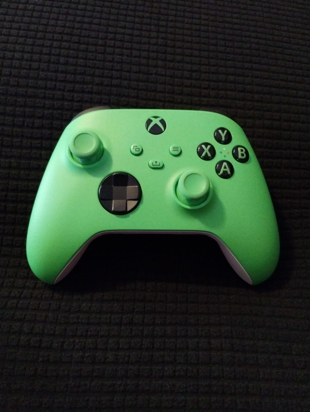 Xbox Wireless Gaming Controller | Velocity Green | Console, PC, & Cloud Devices | Textured Grip | Wireless, Bluetooth, USB-C Connectivity customer photo 1