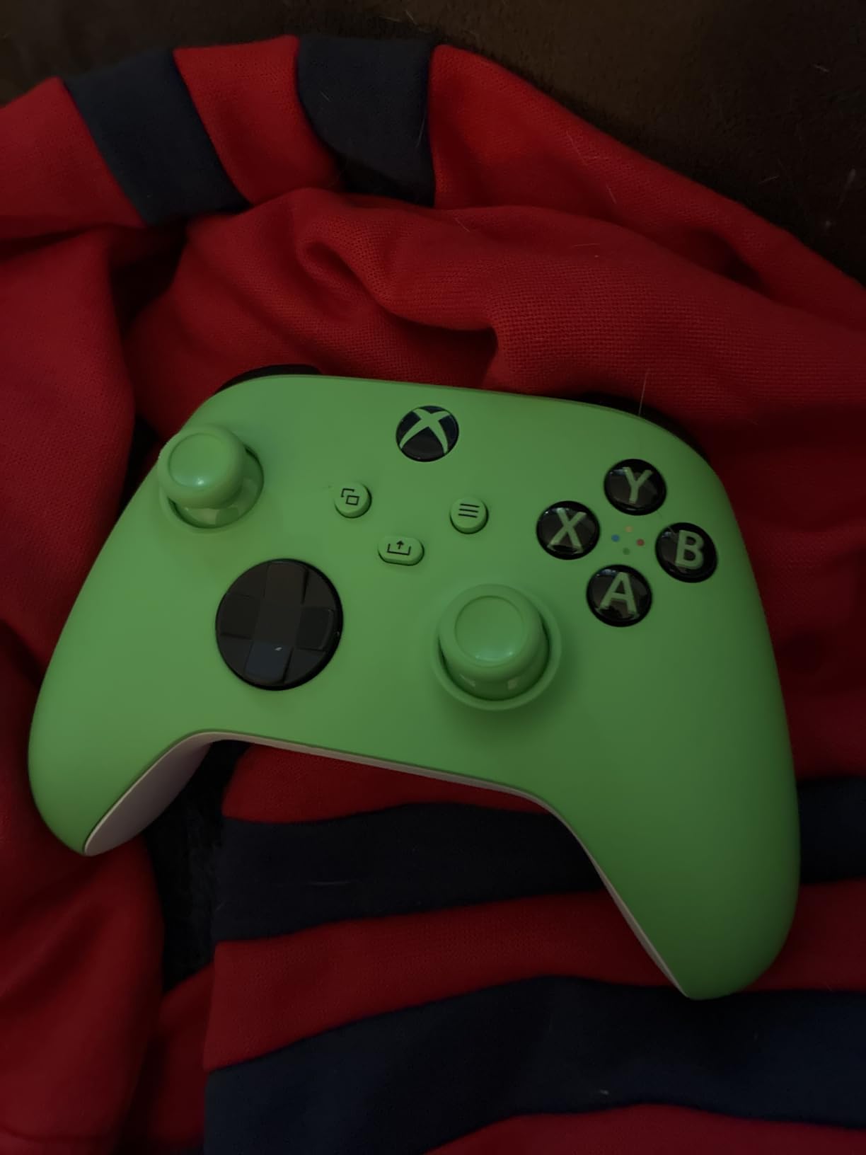 Xbox Wireless Gaming Controller | Velocity Green | Console, PC, & Cloud Devices | Textured Grip | Wireless, Bluetooth, USB-C Connectivity customer photo 2