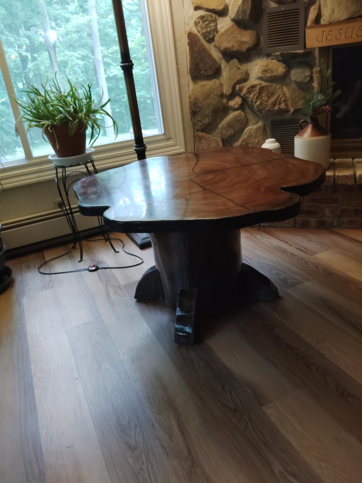 CRAFT RESIN Table Top Epoxy Resin Kit 1 Gallon - Ultra Clear, High-Gloss, UV & Scratch Resistant Finish, Bubble-Free, Self-Leveling & Food Safe. Best For Countertops, Bar Tops, Tumblers & Wood Coating customer photo 2