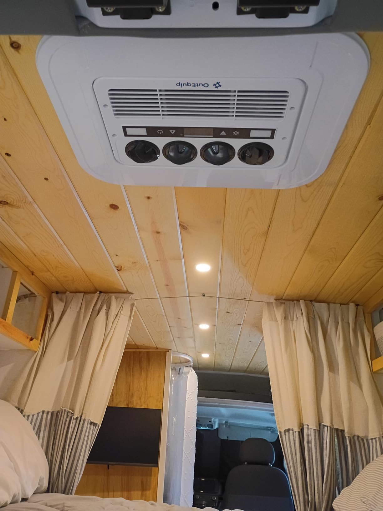 RV Air Conditioner, 12V 10000 BTU Rooftop Air Conditioner for RVs, Trucks, Vans, Campers, Tractor, Low Profile Quiet AC Unit (with heater) customer photo 1