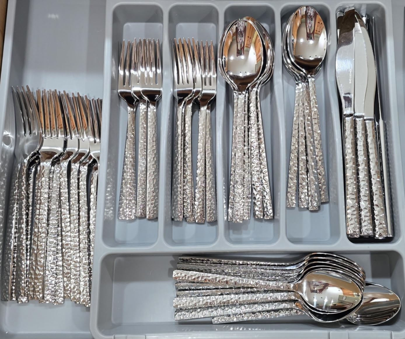 40 Piece Hammered Silverware Set, 18/10 Stainless Steel Flatware Set for 8 | KINGSTONE Mirror Polished Knives Forks Spoons Utensils, Cutlery Set for Home, Party, Wedding, Housewarming, Dishwasher Safe customer photo 1