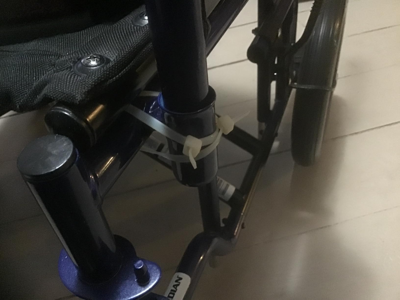 Medline Bariatric Transport Chair for Adults and Seniors, Supports up to 450 lbs, Extra-Wide 22