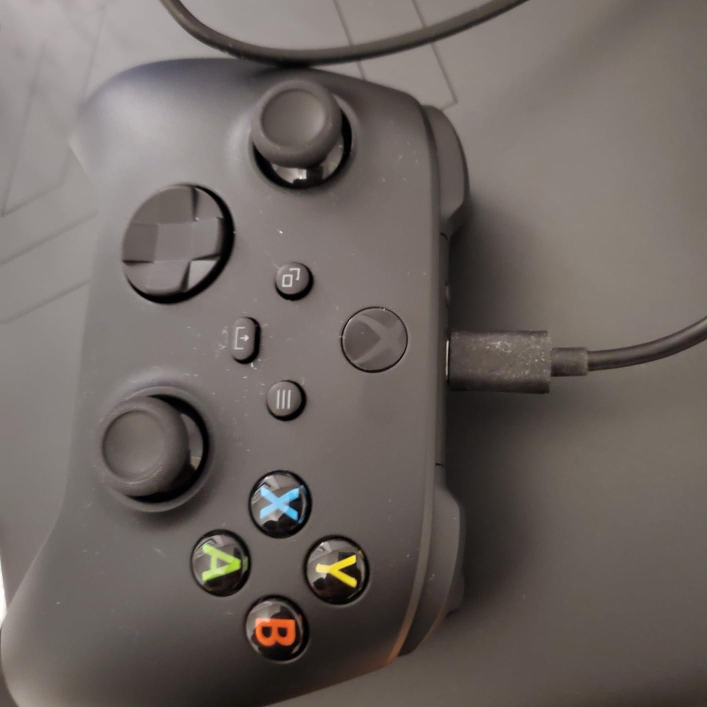 XBOX Wireless Gaming Controller + USB-C Cable | Carbon Black | Consoles, PCs, TVs, mobile, and more | Textured Grip | Wireless, Bluetooth, USB-C Connectivity customer photo 2