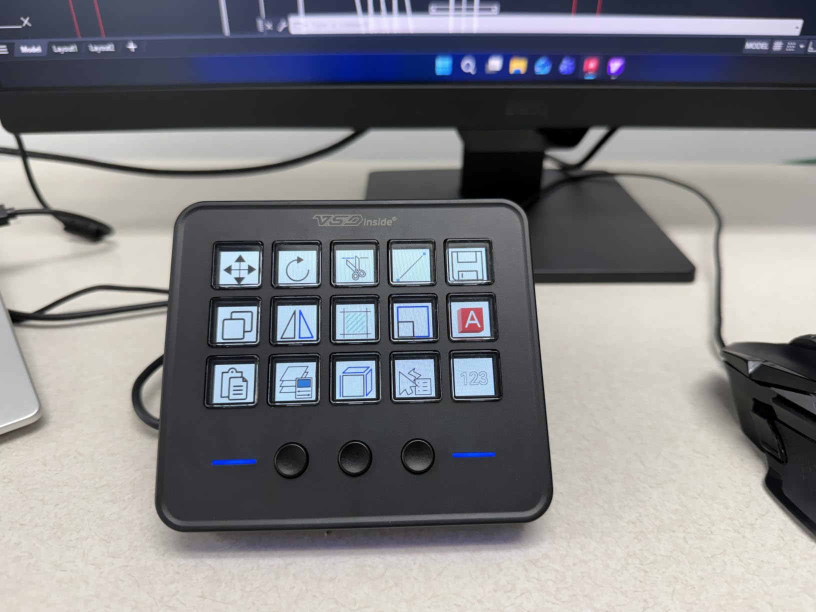 VSDINSIDE Macro Keypad, Stream Controller Deck Gaming Streaming Shortcut Keyboard, 18 Programmable Keys Customizable Visual AI Pad USB Soundboard for OBS, YouTube, Desk Office Setup, Laptop, PC, Mac customer photo 1
