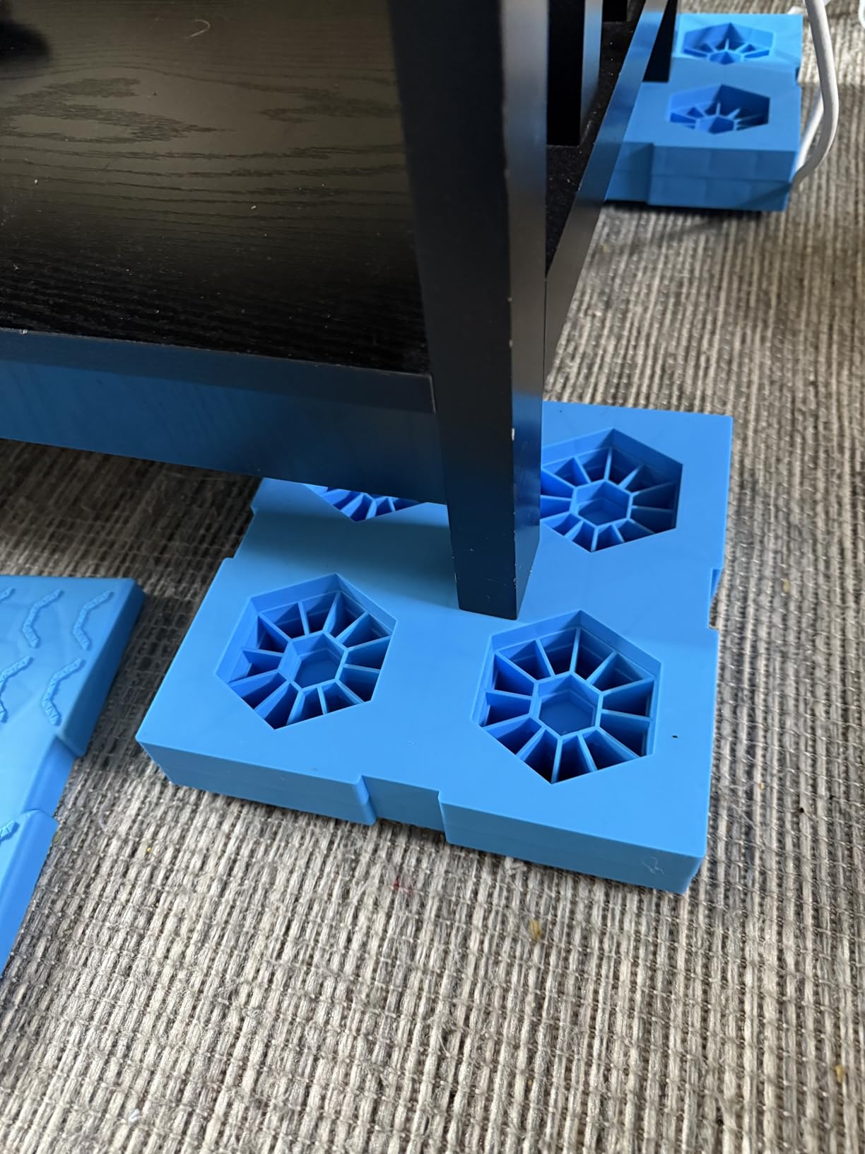 PAULINN RV Leveling Blocks 12 Pack, Heavy Duty Camper Leveling Blocks with 2 Velcro Straps, Interlocking Sturdy RV Blocks for Single & Dual Wheels, Stackable Jack Blocks, Customizable Height, Blue customer photo 1