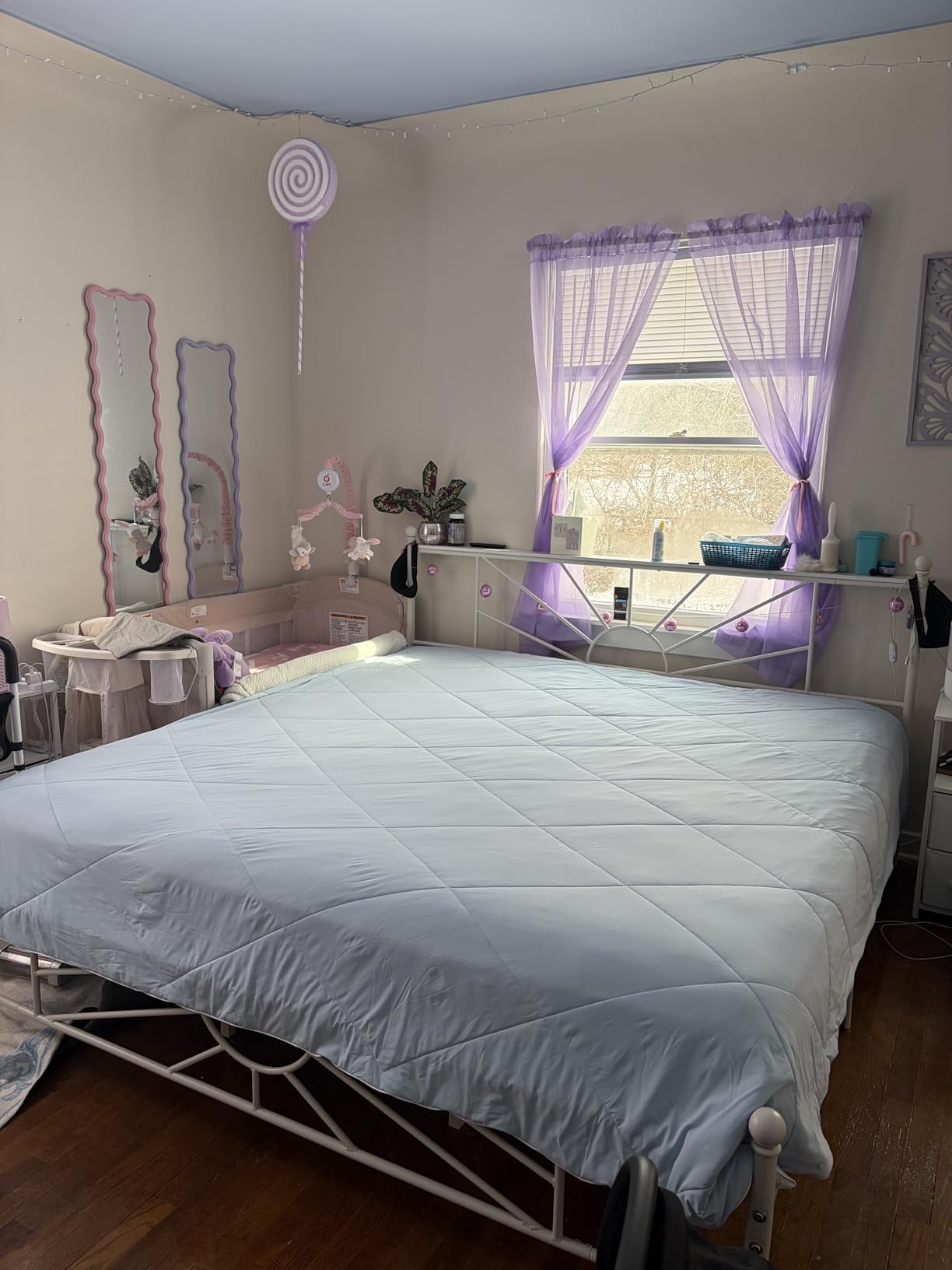 Cooling Comforter - BreezeWeave Cooling Blanket Queen Size for Hot Sleepers & Deep Rest - Cloud Soft, Breathable, Ultra Durable, Easy Care, Reversible - 90 x 90 in (Light Grey & Dark Grey) customer photo 1