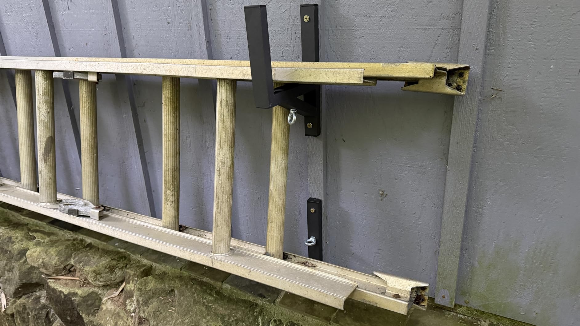 Cargo Trailer Ladder Rack-400lb Load-Carry 2-4 Ladders-Adjustable Aluminum Side Mount RV Ladder Rack-Rubber Pads/Bungee Cords/Hooks for Open/Enclosed Trailer/Garage/Shed Exterior/Interior Wall customer photo 1