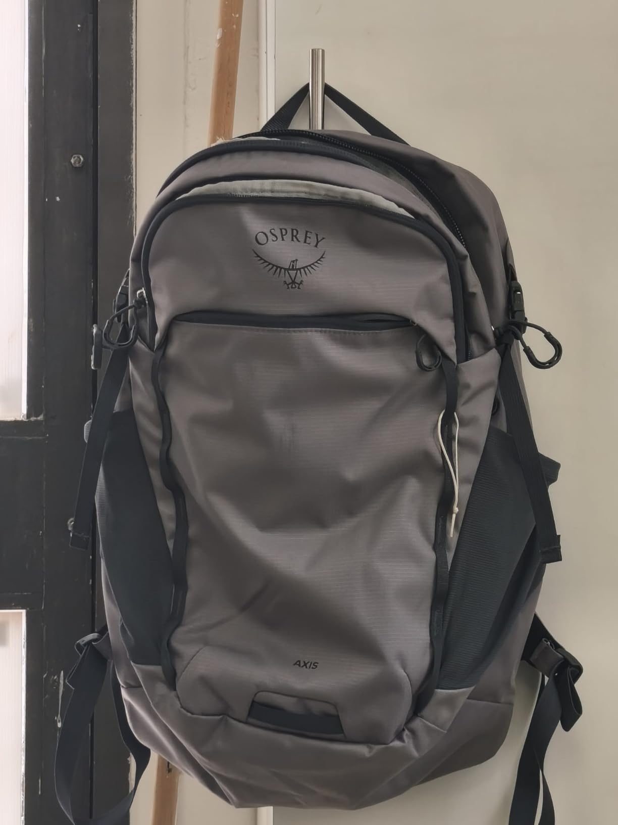 Osprey Axis Laptop Backpack - Sleek Everyday Pack with Laptop Sleeve, Water Bottle Pockets & Compression Straps customer photo 1