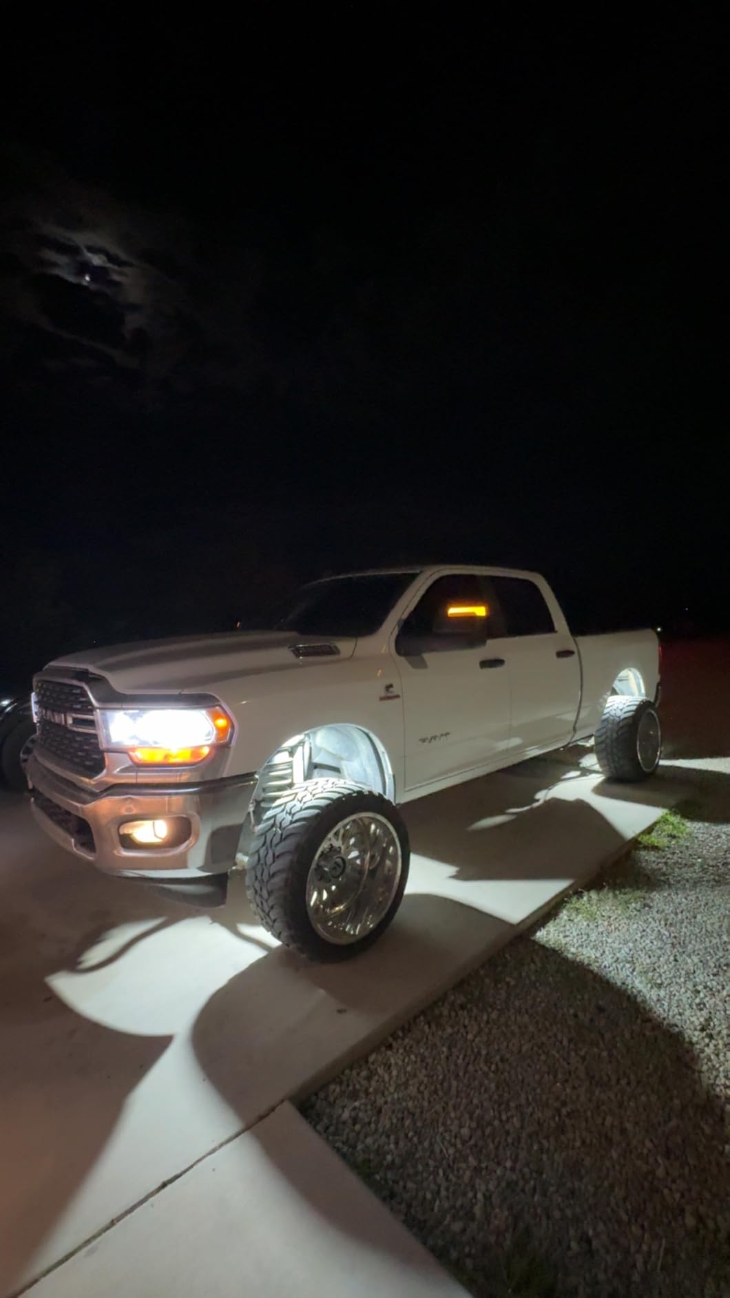 Nicoko 108 High-Power LEDs per Pod 4Pods Pure White Rock Lights Ultra-Bright Offroad Underglow Kit Advanced Heat Dissipation IP68 Waterproof for Truck, SUV, UTV, ATV, RZR customer photo 1