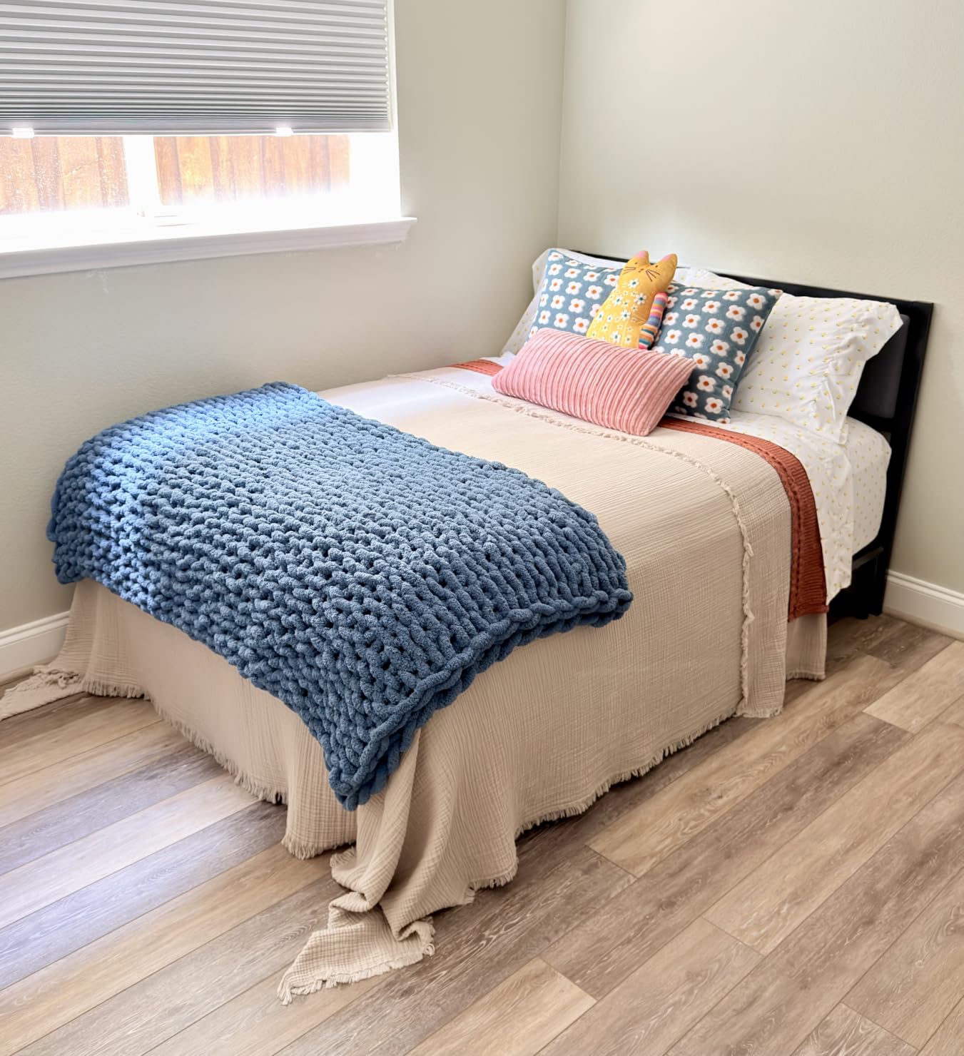 Chunky Knit Throw Blanket 50x60, 100% Handmade Chenille Yarn | 4.4lbs Soft Thick Cable Knitted Blankets, Large Rope Knot Crochet Throws for Couch Sofa Bed Machine Washable, Light Beige customer photo 1