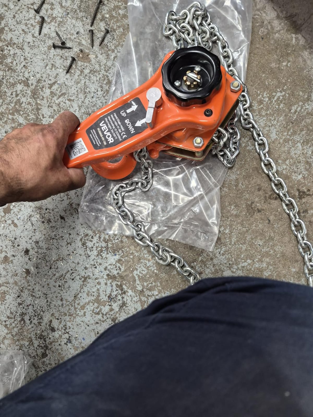 VEVOR Manual Lever Chain Hoist, 1T 2200LBS Capacity Heavy Duty Come Along, 10FT Lift G80 Alloy Steel Chain with Dual Pawl Mechanical Brake, 360° Rotating Hooks, for Warehouse Construction Garage customer photo 2