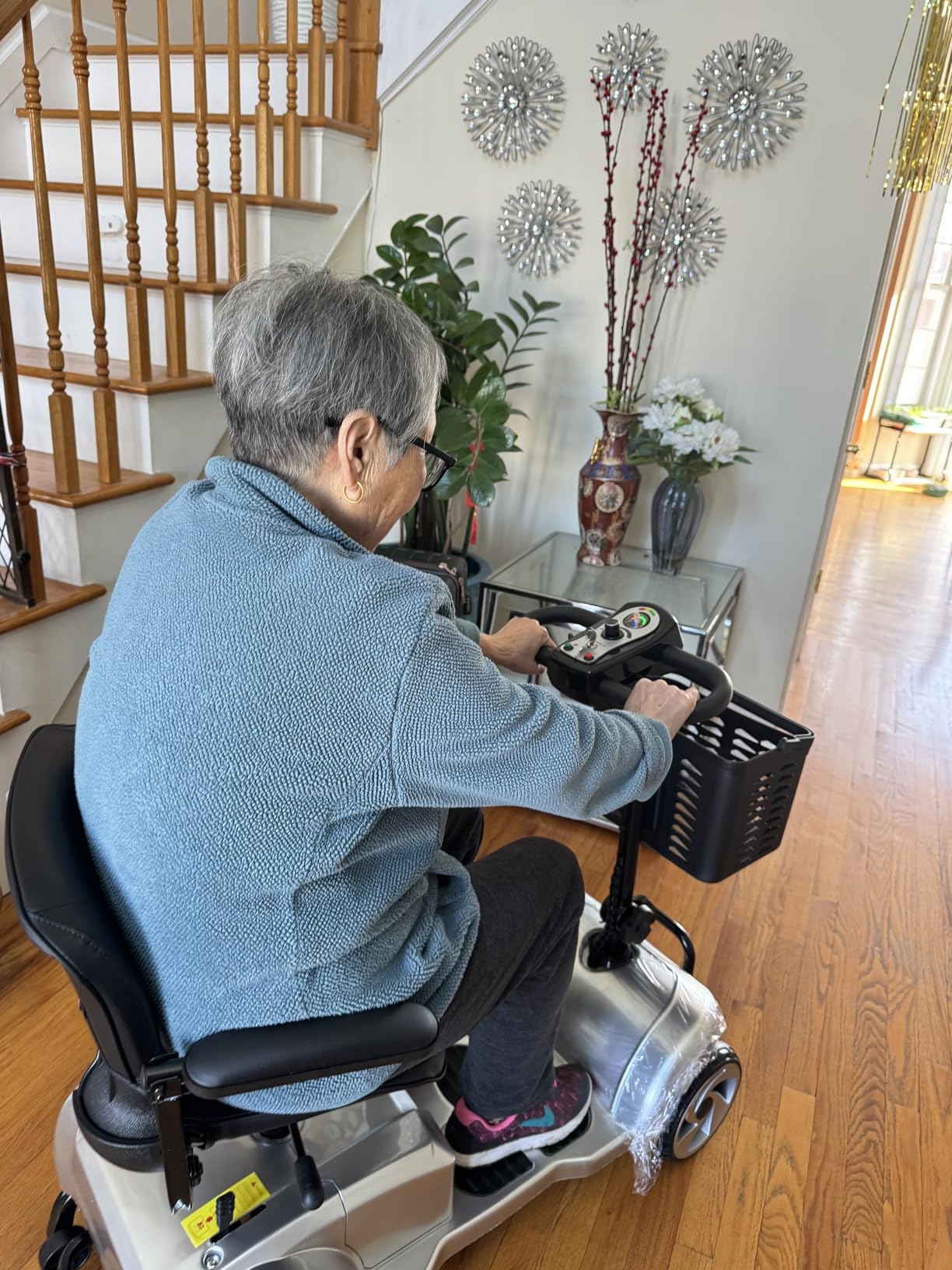 4 Wheel Electric Mobility Scooter for Adults and Seniors, 20 Miles Range Foldable Electric Scooter, Compact Heavy Duty Mobile for Cruise Travel with 330lb Capacity, Powered Electric Wheelchair, Silver customer photo 2