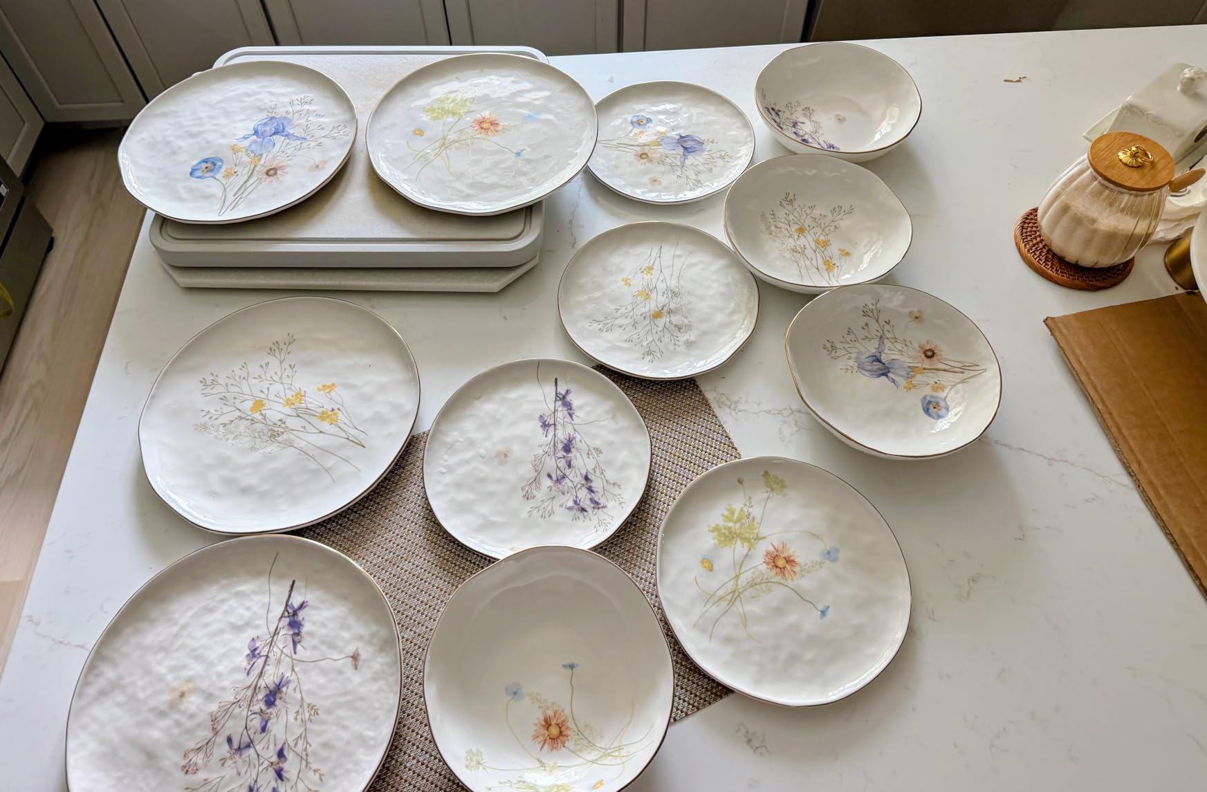 Sango 12-Piece Luxury Porcelain Dinnerware Set for 4 - Glossy White Plates and Bowls Sets with Wildflower Patterns and Gold Rims, Ceramic Dish Set, Elegant Dishes for Everyday Dining, Gansevoort customer photo 1