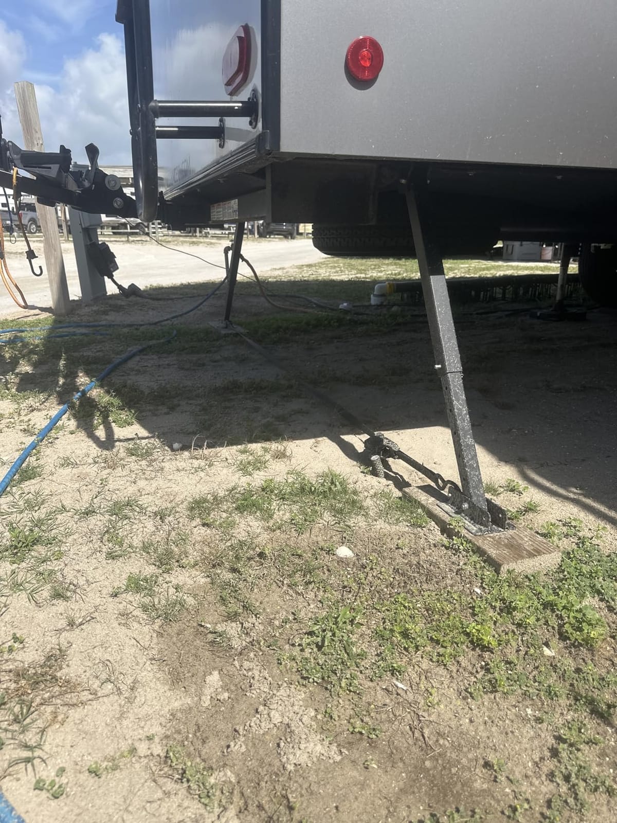 Safoner Heavy-Duty I-Beam RV Stabilizer, Aluminum Camper Anti-Sway Jack | Fits I-Beam Frames, Adds RV Stability, Thick Aluminum Built, Reduces RV Rocking & Sway customer photo 1