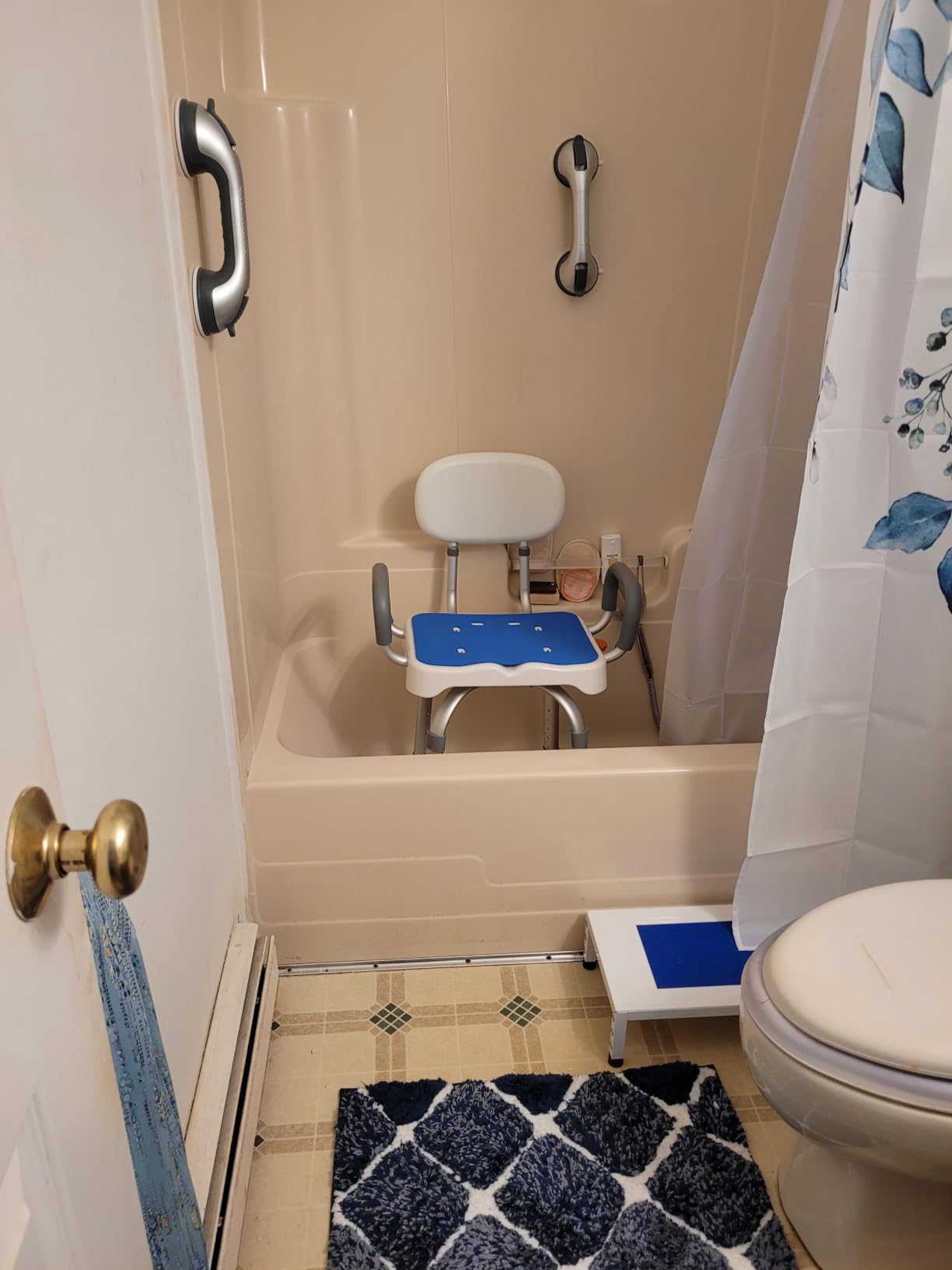 KingPavonini 360° Swivel Shower Chair for Inside Shower, 550 LB Heavy Duty | Stable Flat Tube Frame, Shower Chair for Elderly and Disabled, 360° Swivel with 90° Lock, M-Shaped Anti-Slip Seat, Tool-Free customer photo 2