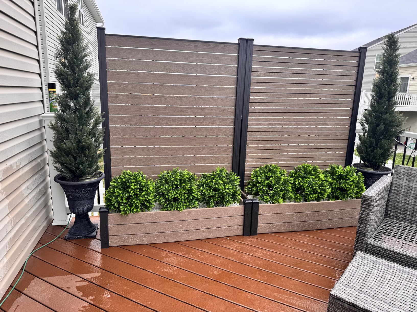 Kozyard 2Pack Privacy Screen with Planter 70